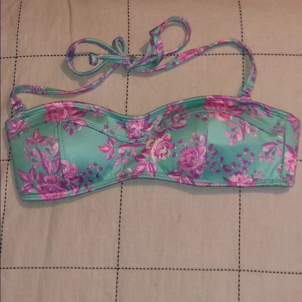 NWT: Floral Bikini Top